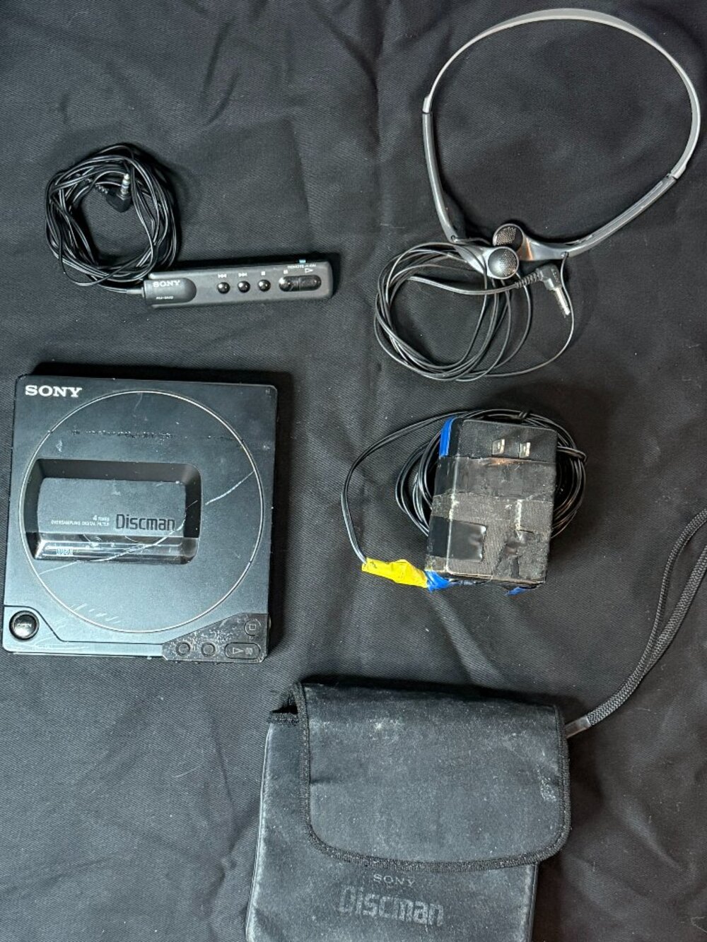 Vintage Sony D-25 Discman portable compact disc player